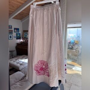 Floral Embroidered Beige Skirt with pockets